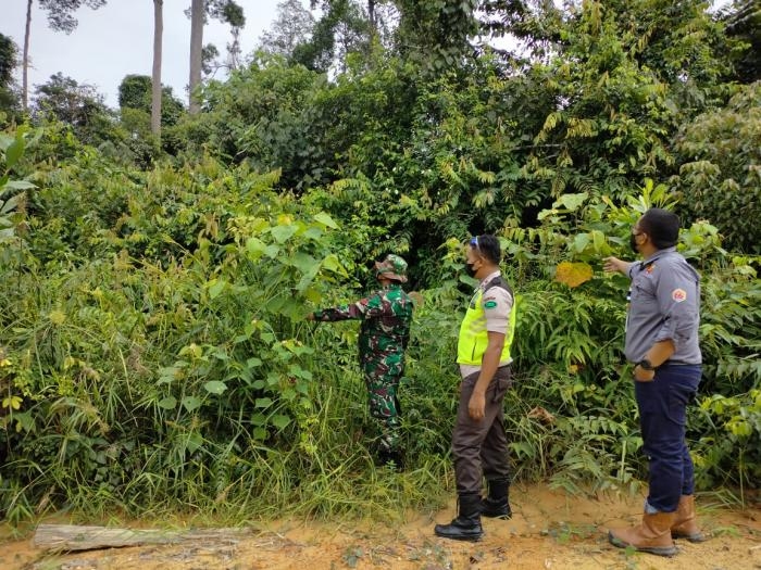 Antisipasi Kebakaran, Anggota Koramil 09 Minas Giat Lakukan Patroli Karlahut Bersama Security RAPP