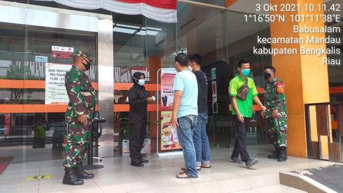 Cegah Penyebaran Virus, Serma Yulihar Kembali Gelar Patroli Prokes di Mall Mandau