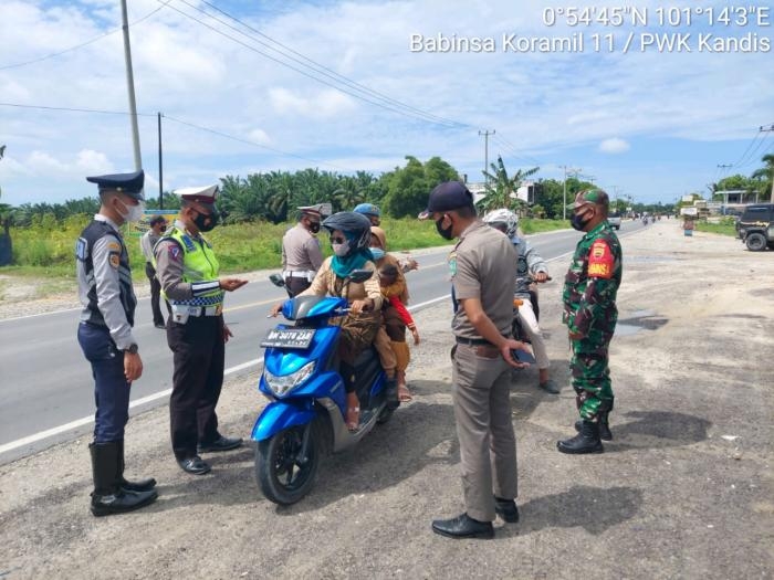 Cegah Pemudik, Anggota Koramil 11 Kandis Gelar Operasi Di Pos Penyekatan