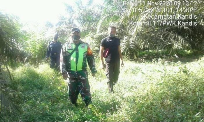 Cegah Karlahut Danramil 11/Pwk Kandis Kembali Gelar Patroli di Desa Kampung Belutu.