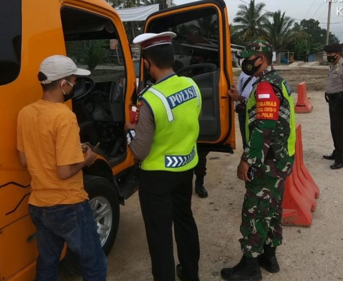 Putus Covid 19, Personil Koramil 09 Minas Gelar Operasi Di Pos Penyekatan Mudik Lebaran