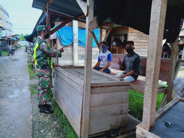 Anggota Danramil 08/Merbau Kembali Gelar Patroli Gakplin Protokol Kesehatan.