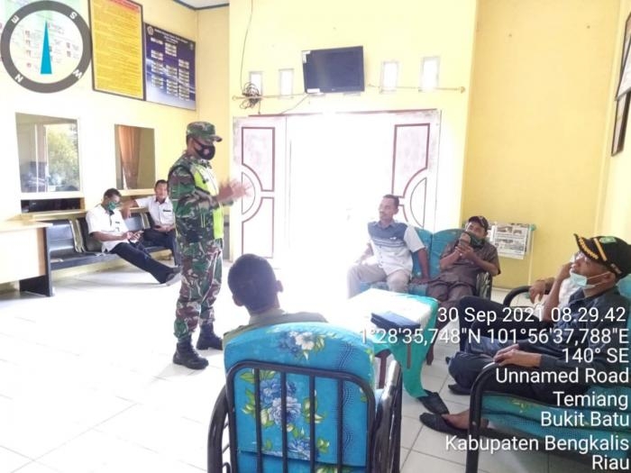 Putus Covid 19, Babinsa Desa Temiang Serda Ode K Giat Lakukan Operasi Prokes