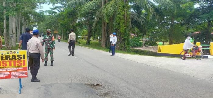 Putus Covid 19, Personil Koramil 12 Sabak Auh Giat Lakukan Operasi Prokes