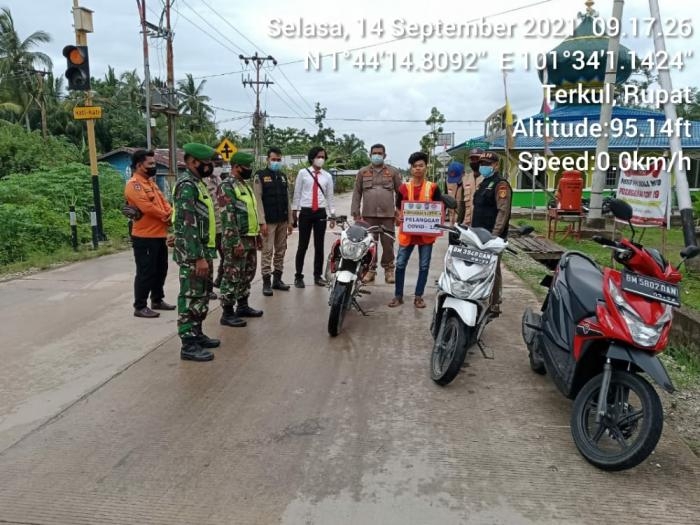Antisipasi Covid 19, Serda Desman Rumahorbo Terapkan Aturan Prokes di Kelurahan Terkul Rupat