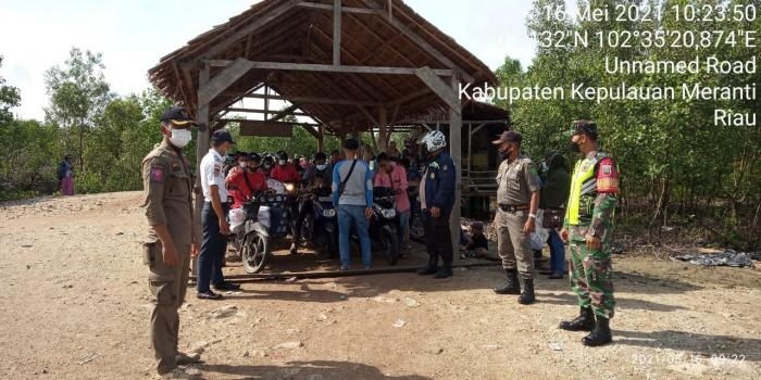 Gelar Operasi Ketupat, Anggota Koramil 02 Tebing Tinggi Gelar Prokes Di Pelabuhan Penyeberangan