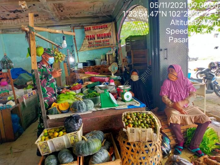 Hindari Bahaya Covid 19, Pratu T. Silaban Gelar Kegiatan Monitoring di Pasar Terubuk