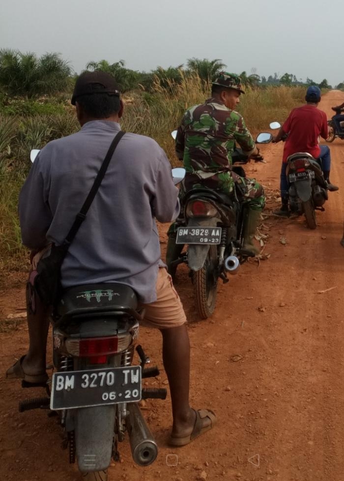 Antisipasi Kebakaran, Babinsa Kampung Olak Menggelar Patroli