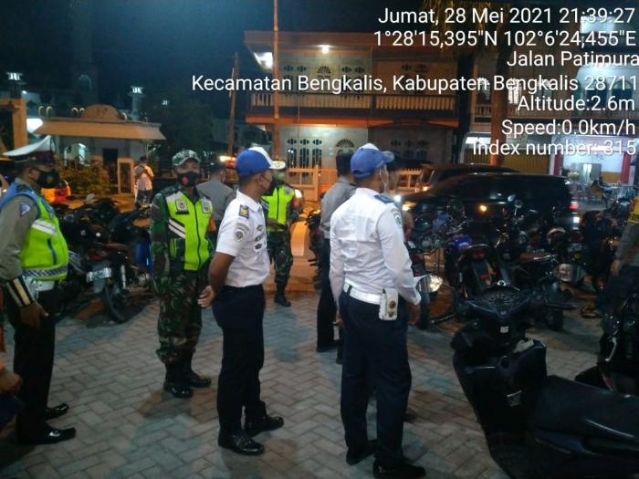 Putus Penularan Covid 19, Personil Koramil 01 Bengkalis Gelar Operasi Yustisi