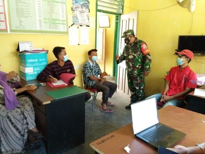 Putus Penyebaran Covid 19, Personil Koramil 12 Sabak Auh Gelar Operasi Yustisi