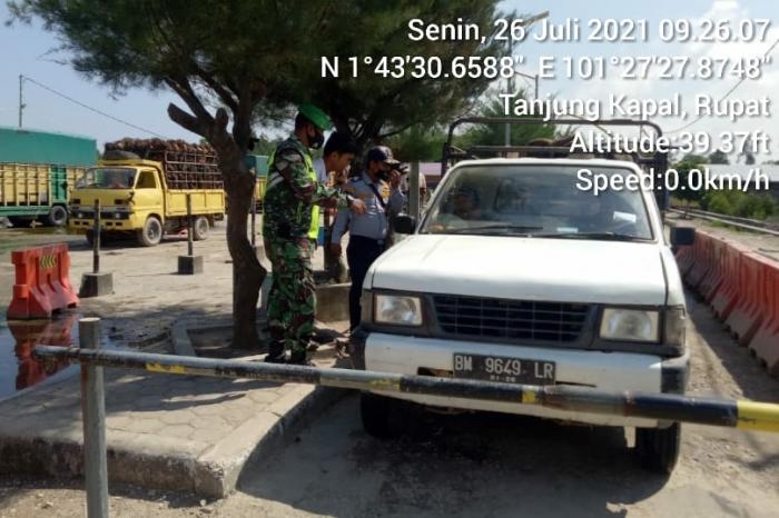 Antisipasi Kerumunan Warga, Serda Desman Berlakukan Aturan Prokes di Pelabuhan Tanjung Kapal