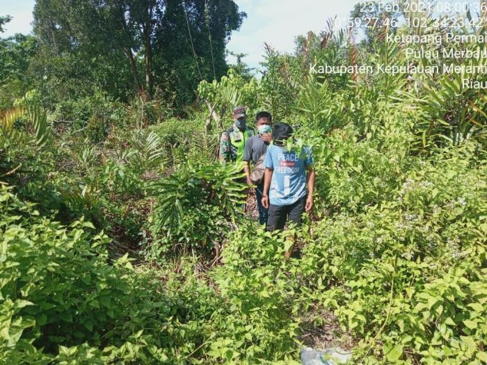 Cegah Karlahut, Babinsa Koramil 08 Merbau Gelar Patroli Bersama Warga