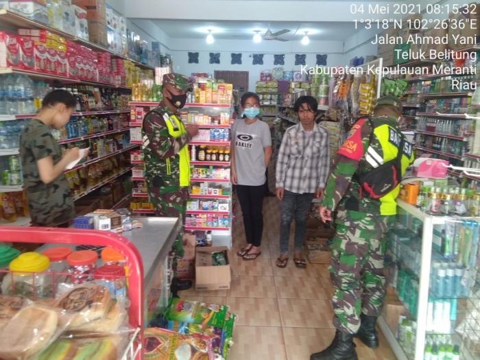 Antisipasi Penyebaran Covid, Babinsa Kelurahan Teluk Belitung Kembali Gelar Prokes Di Pasar Tradisio
