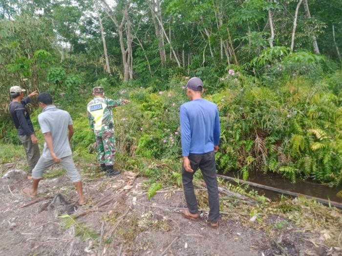 Cegah Kebakaran, Babinsa Desa Bantan Tua Dan Warga Patroli Karlahut