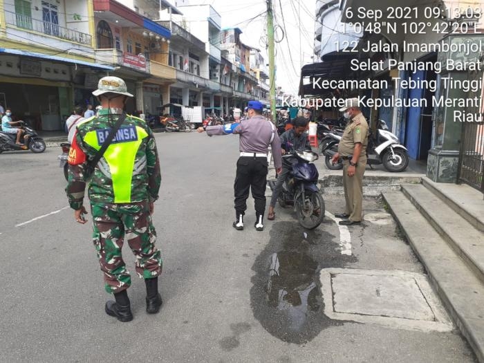 Personil Koramil 02 TT Serka Subar Bersama Tim Gabungan Kembali Gelar Operasi Yustisi