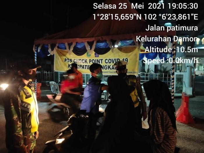 Putus Mata Rantai Covid 19, Babinsa Koramil 01 Bengkalis Giat Prokes Di Kota Bengkalis