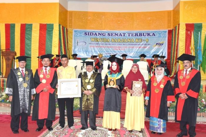 Leni Pramita Lulusan Terbaik Tahun 2017