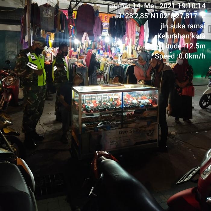 Putus Penyebaran Covid 19, Personil Koramil 01 Bengkalis Gelar Operasi Yustisi Di Pasar Sukaramai