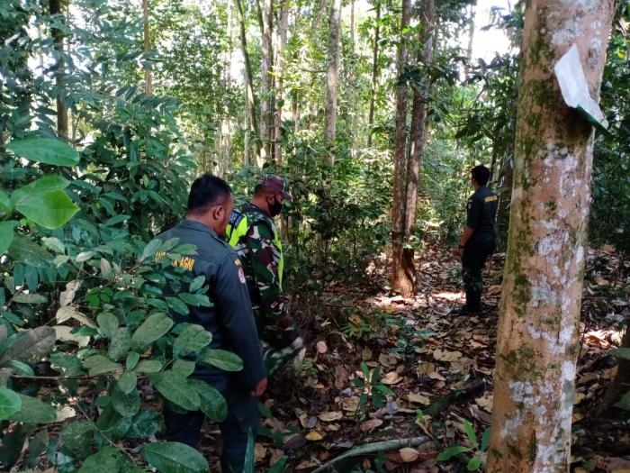 Antisipasi Kebakaran, Babinsa Kampung Teluk Lancang Gelar Patroli Bersama Warga