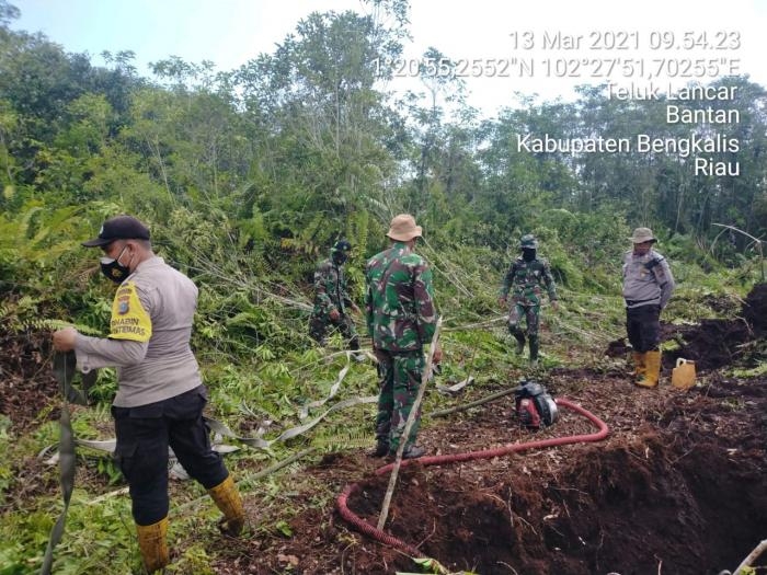 Padam Titik Api, Seluruh Personil Koramil 01 Bengkalis Turun Lokasi