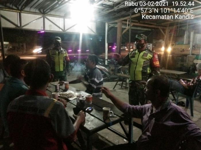 Cegah Penyebaran Covid, Babinsa Koramil 11 Kandis Gelar Prokes Di Rindu Alam