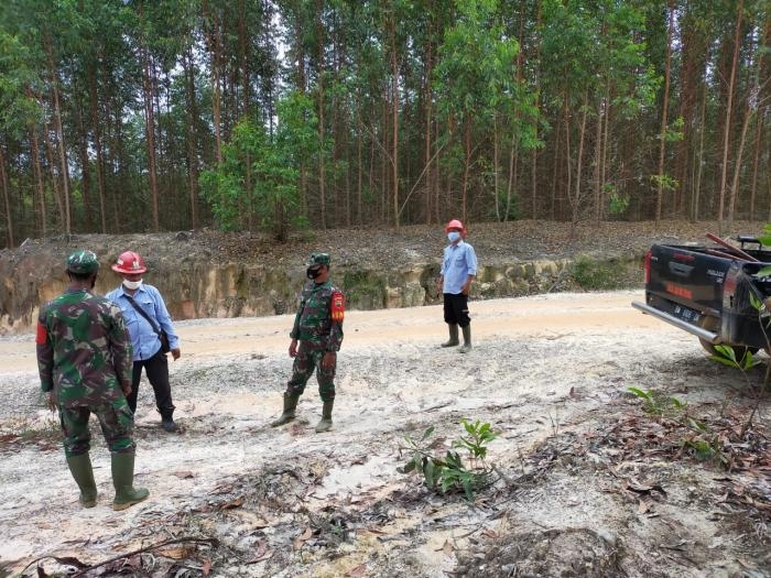 Cegah Kebakaran, Babinsa Desa Tasik Betung Giat Lakukan Patroli Karlahut