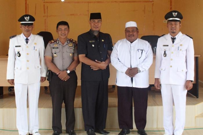 Camat Bantan Lantik Dua Pj Kades