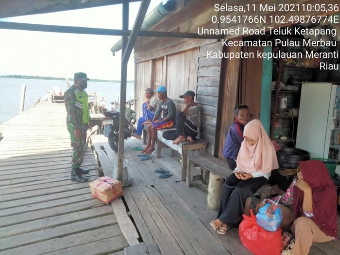Cegah Covid 19 Di Akhir Ramadhan, Babinsa Desa Teluk Ketapang Gelar Patroli Prokes