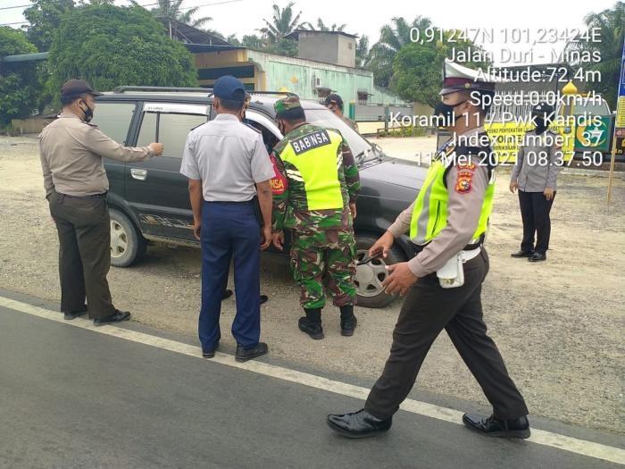 Cegah Mudik Lebaran, Personil Koramil 09 Minas Bersama Tim Gabungan Gelar Operasi Yustisi