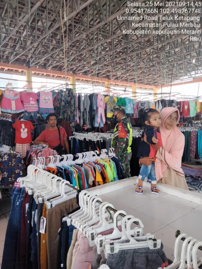 Cegah Penyebaran Covid 19, Babinsa Desa Teluk Ketapang Gelar Patroli Prokes