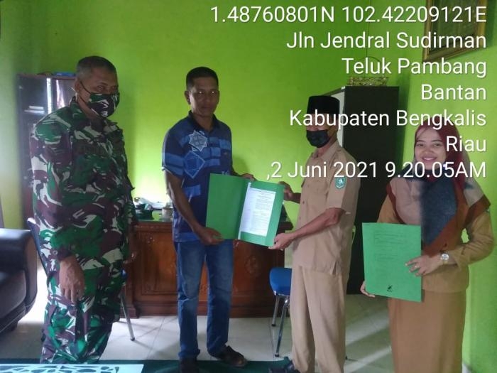 Antisipasi Penyebaran Covid 19, Babinsa Desa Teluk Pambang Gelar Komsos Kepada Warga