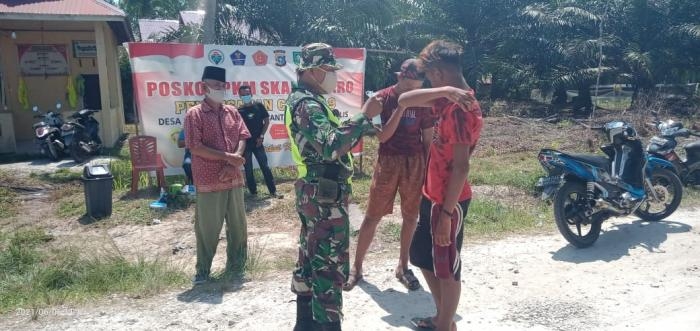 Cegah Penularan Covid 19, Personil Koramil 01 Bengkalis Gelar Operasi Yustisi