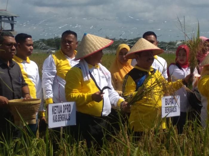 Ketua DPRD Khairul Umam : Petani Agar Terus Berperan Serta Tingkatkan Hasil Pertanianya