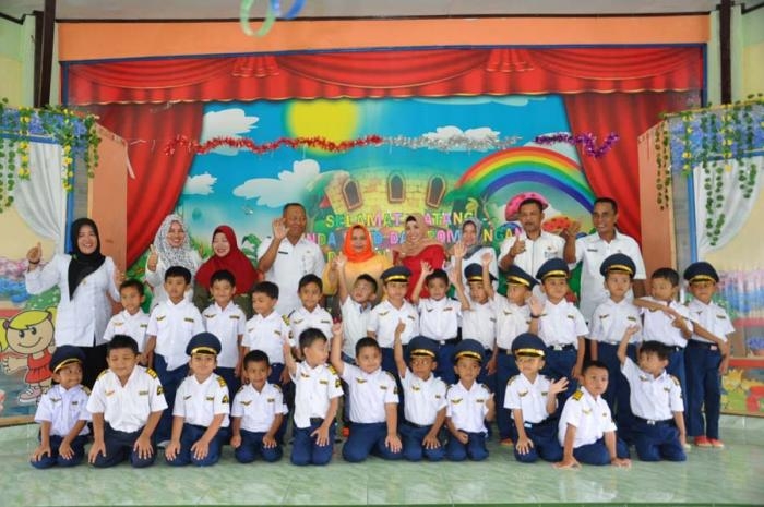 Bunda PAUD Bengkalis Berikan Bantuan APE Untuk 3 TK