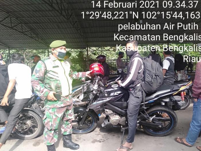 Personil Koramil 01 Bengkalis Bersama Tim Gabungan Gelar Patroli Prokes