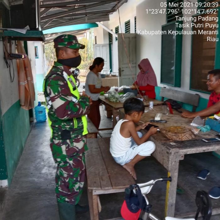Cegah Covid 19, Babinsa Desa Tanjung Padang Kembali Gelar Patroli Prokes