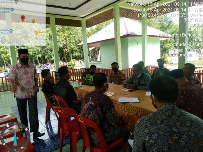 Pantau Titik Api, Babinsa Desa Muntai Bangun Posko PPKM 