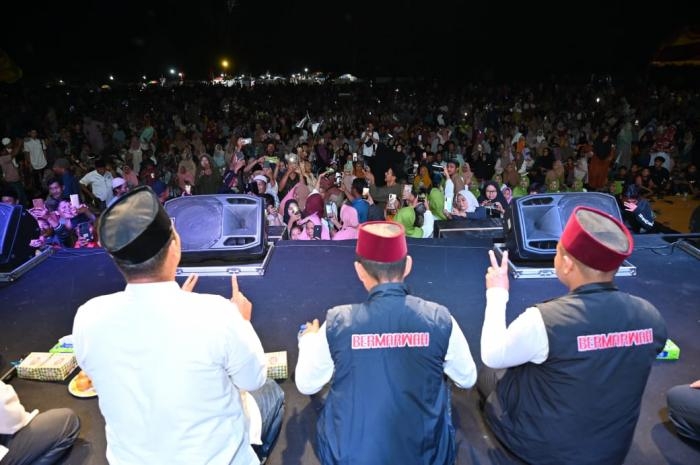 Puluhan Ribu Masyarakat Batang Cenaku Tetap Semangat 