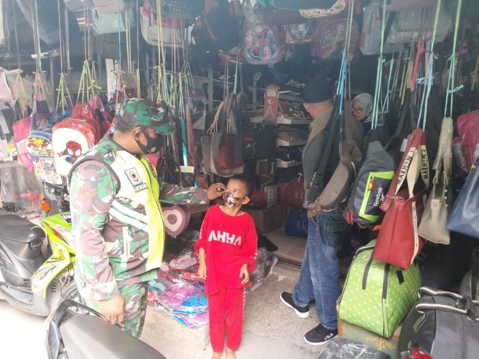 Cegah Covid 19, Babinsa Koramil 09 Minas Gelar Operasi Prokes