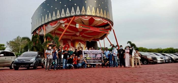 Berbagi Di Bulan Ramadhan, Persatuan Travel Bengkalis Bagikan Takjil Berbuka Kepada Warga