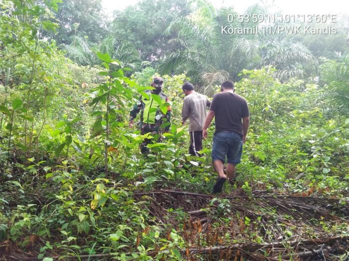 Pantau Titik Api, Anggota Koramil 11 Kandis Giat Lakukan Patroli Karlahut