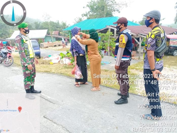 Putus Mata Rantai Covid 19, Babinsa Koramil 03 Siak Gelar Patroli Prokes