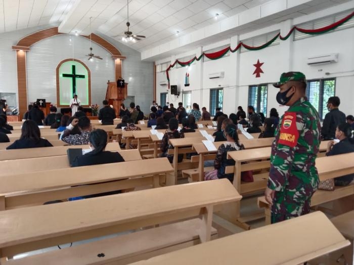 Antisipasi Teror, Personil Koramil 9 Minas Jaga Pengamanan Gereja