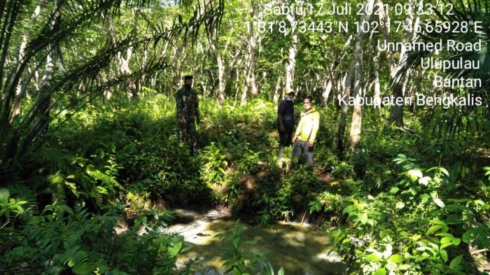 Cegah Kebakaran, Babinsa Desa Ulu Pulau Serda Zamzuri Kembali Gelar Patroli Karlahut