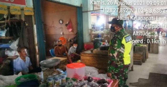 Serda Mustaqim Terapkan Aturan Prokes di Pasar Terubuk Bengkalis