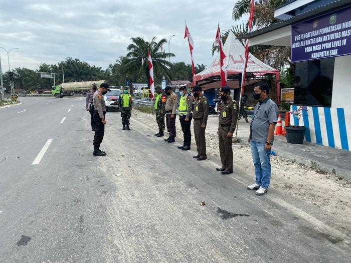 Cegah Covid 19, Sertu Nuril Kembali Maksimalkan Prokes di Pasar Tradisional Minas Jaya