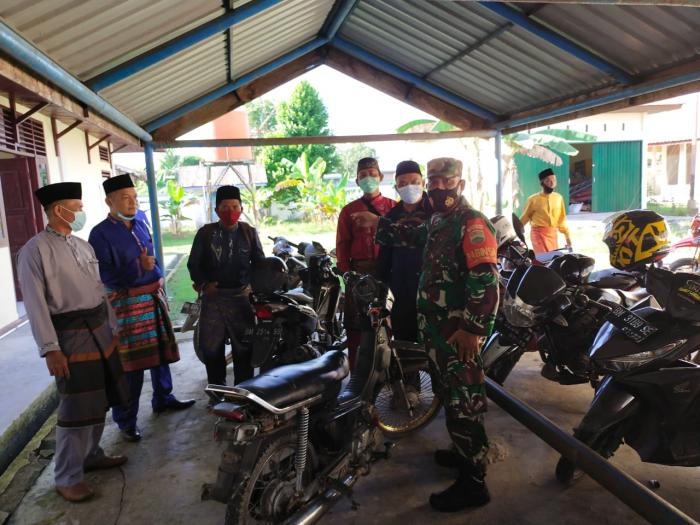 Cegah Covid 19, Sertu Pauzi Giat Lakukan Operasi Prokes di Desa Langsat Permai