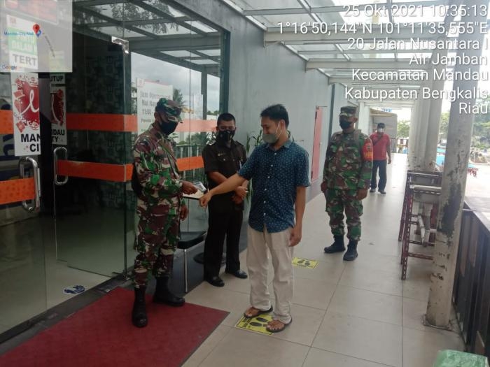 Antisipasi Penularan Virus, Pelda Armen Gelar Patroli Prokes di Mall Mandau