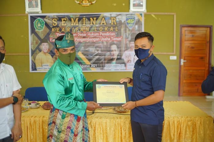 Angkat Pengrajin Tenun, Mahasiswa KKN dari Kelompok 46 STAIN Bengkalis Taja Seminar Kearifan Lokal