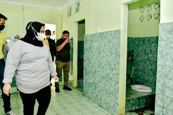 Melihat Kondisi Toilet Roro Sungai Selari Kotor, Bupati Kasmarni Kesal dengan Dishub